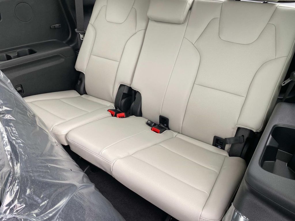 Vehicle image 8 of 20
