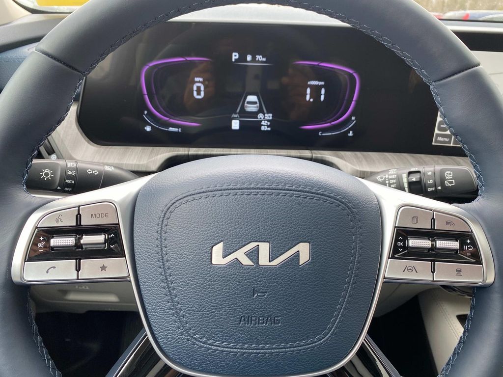 Vehicle image 16 of 20