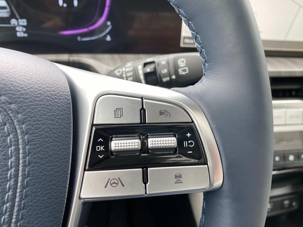 Vehicle image 18 of 20