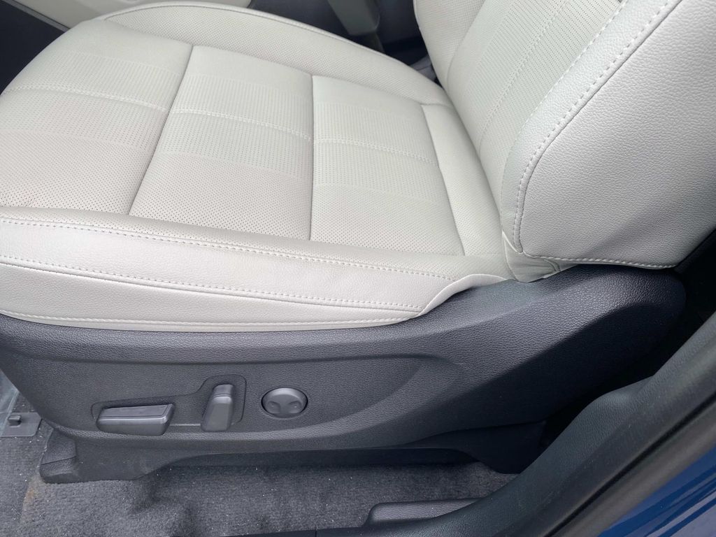 Vehicle image 11 of 20