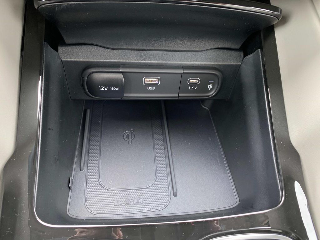 Vehicle image 14 of 20