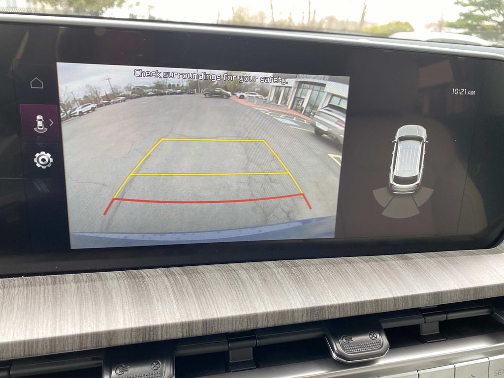 Vehicle image 13 of 20