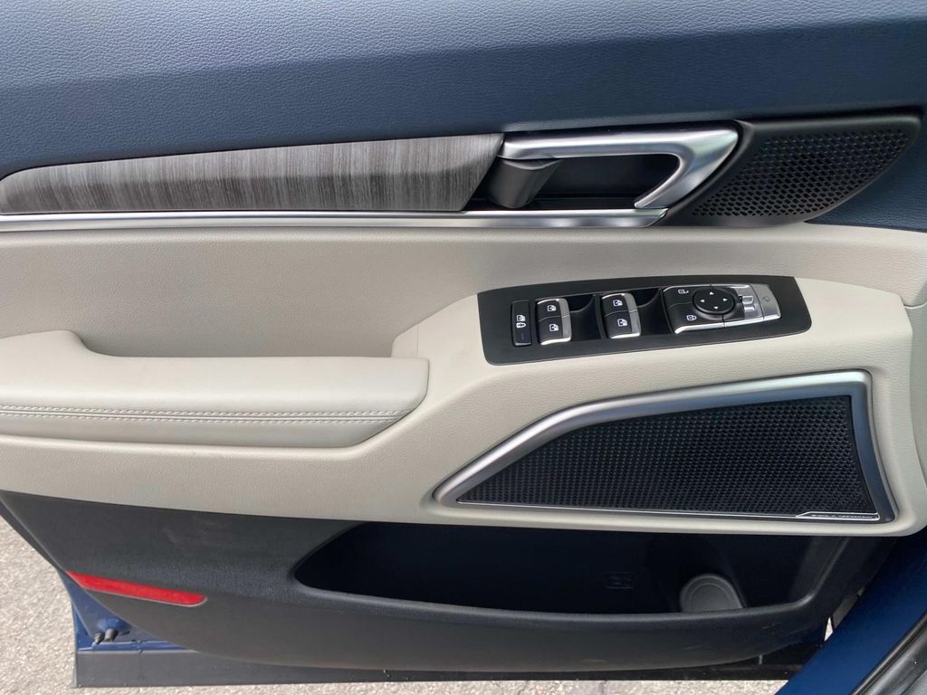 Vehicle image 19 of 20