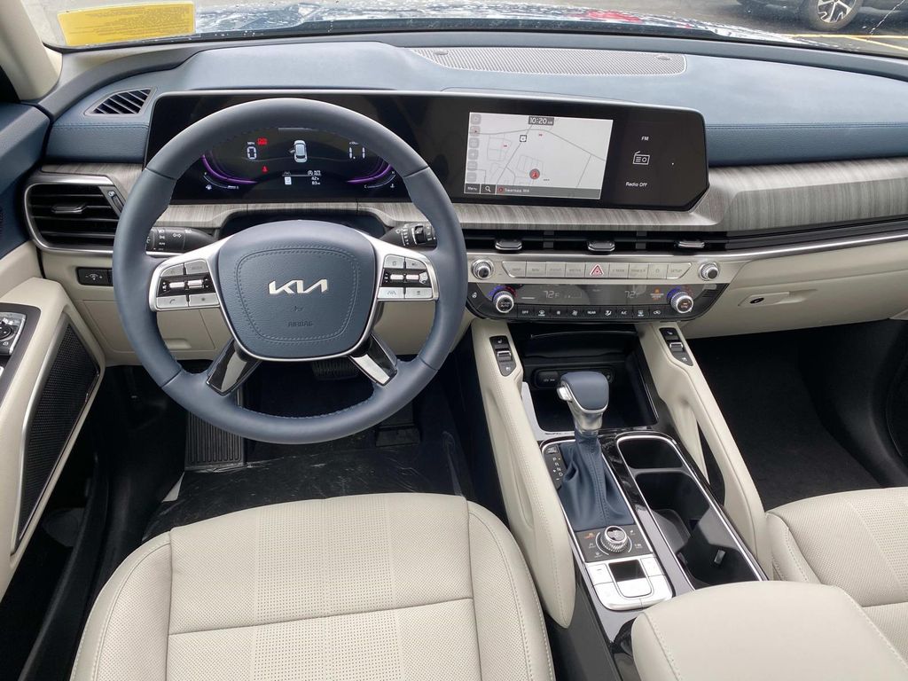 Vehicle image 10 of 20