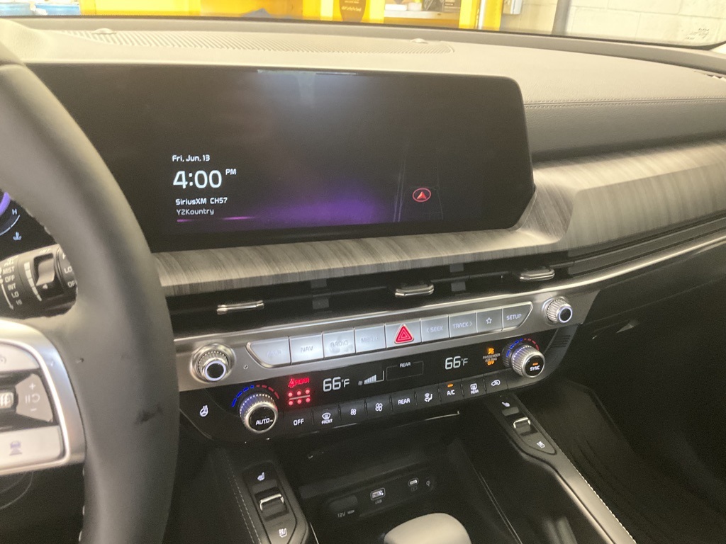 Vehicle image 20 of 34