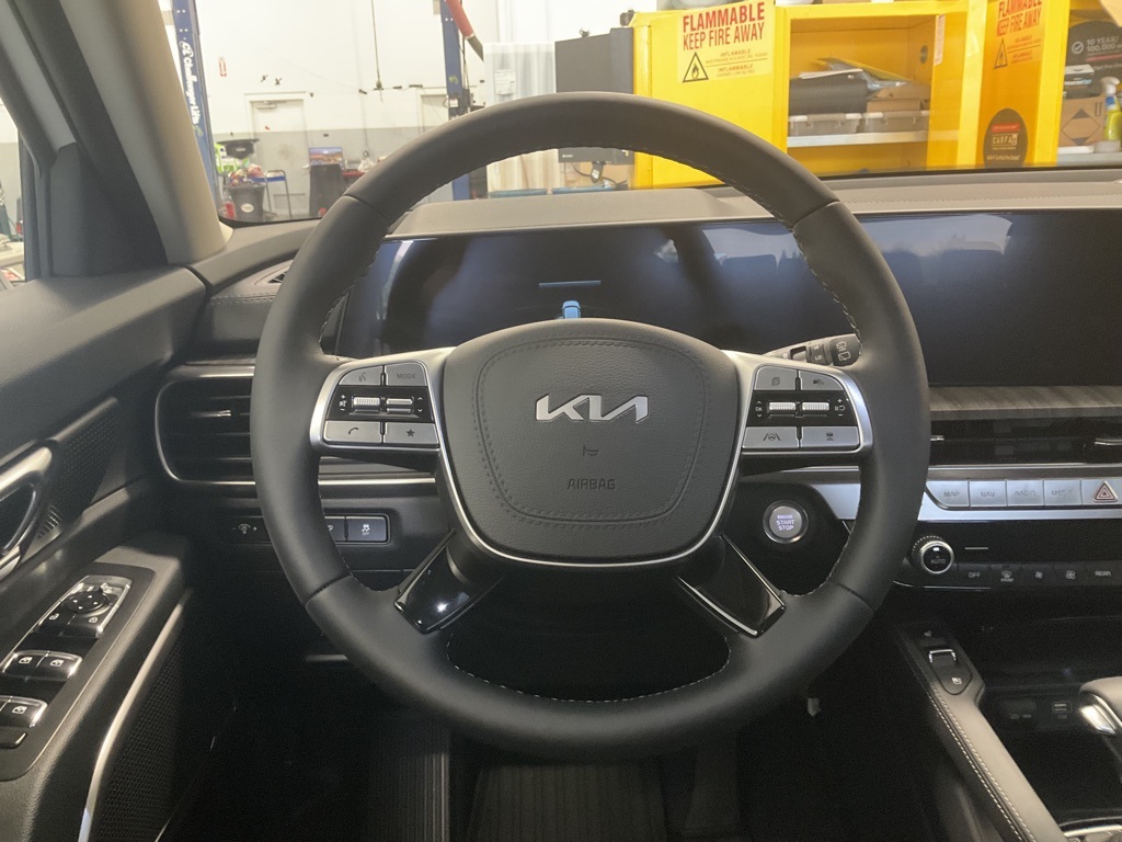 Vehicle image 13 of 34