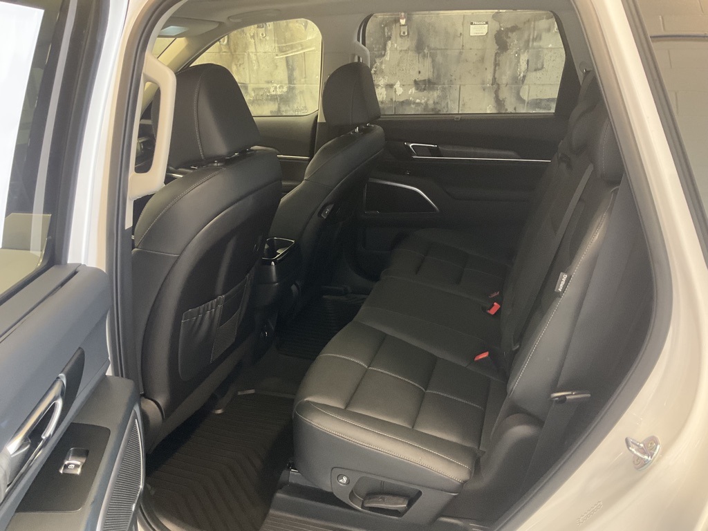 Vehicle image 24 of 34