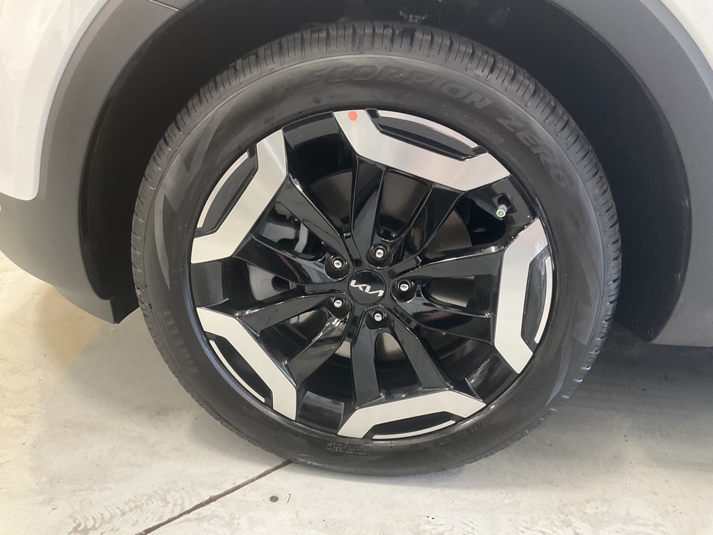 Vehicle image 7 of 34