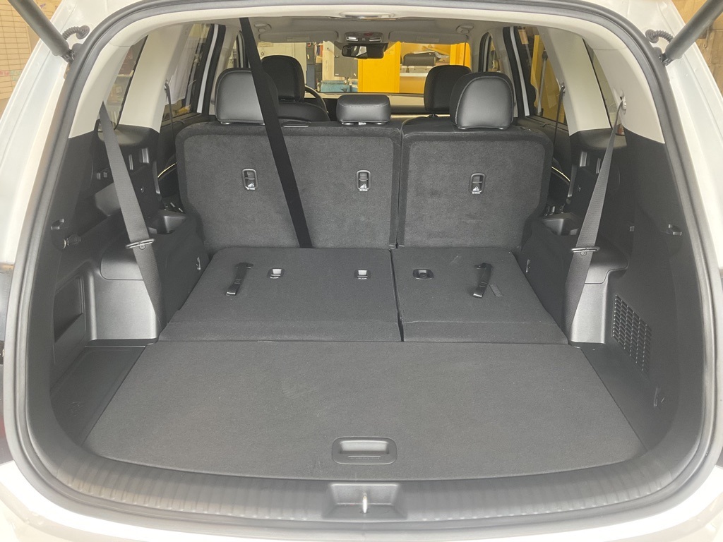 Vehicle image 27 of 34