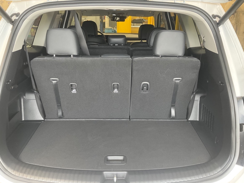 Vehicle image 25 of 34