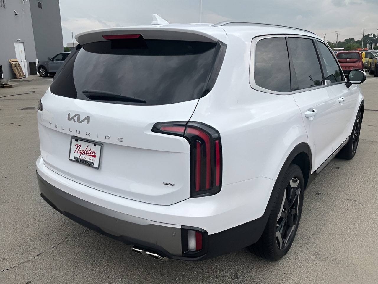 Vehicle image 32 of 34