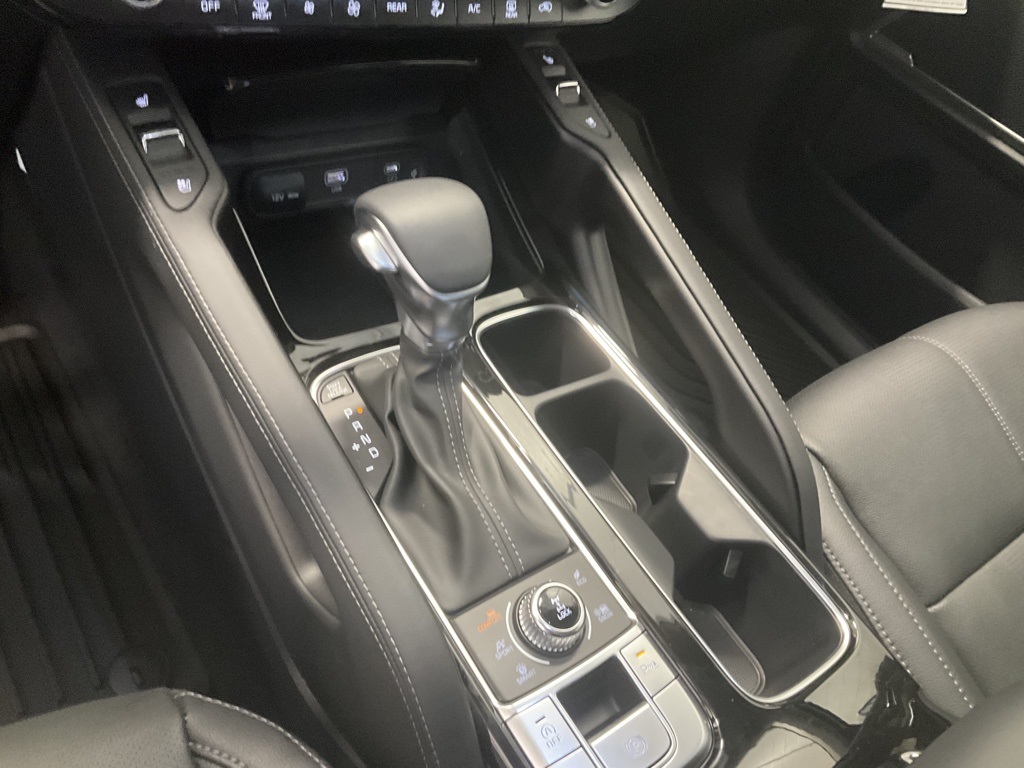 Vehicle image 21 of 34
