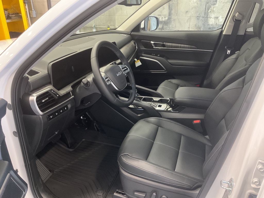 Vehicle image 10 of 34