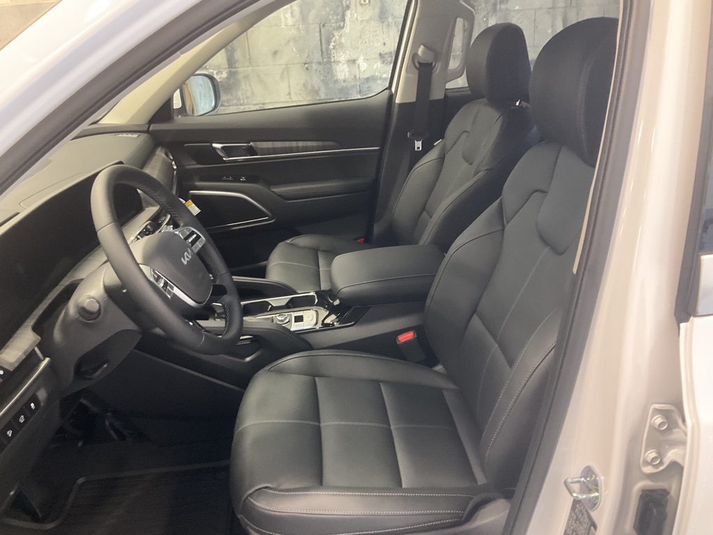Vehicle image 11 of 34