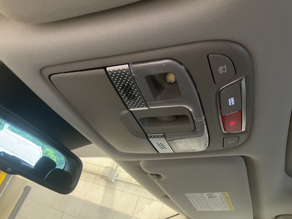 Vehicle image 22 of 34