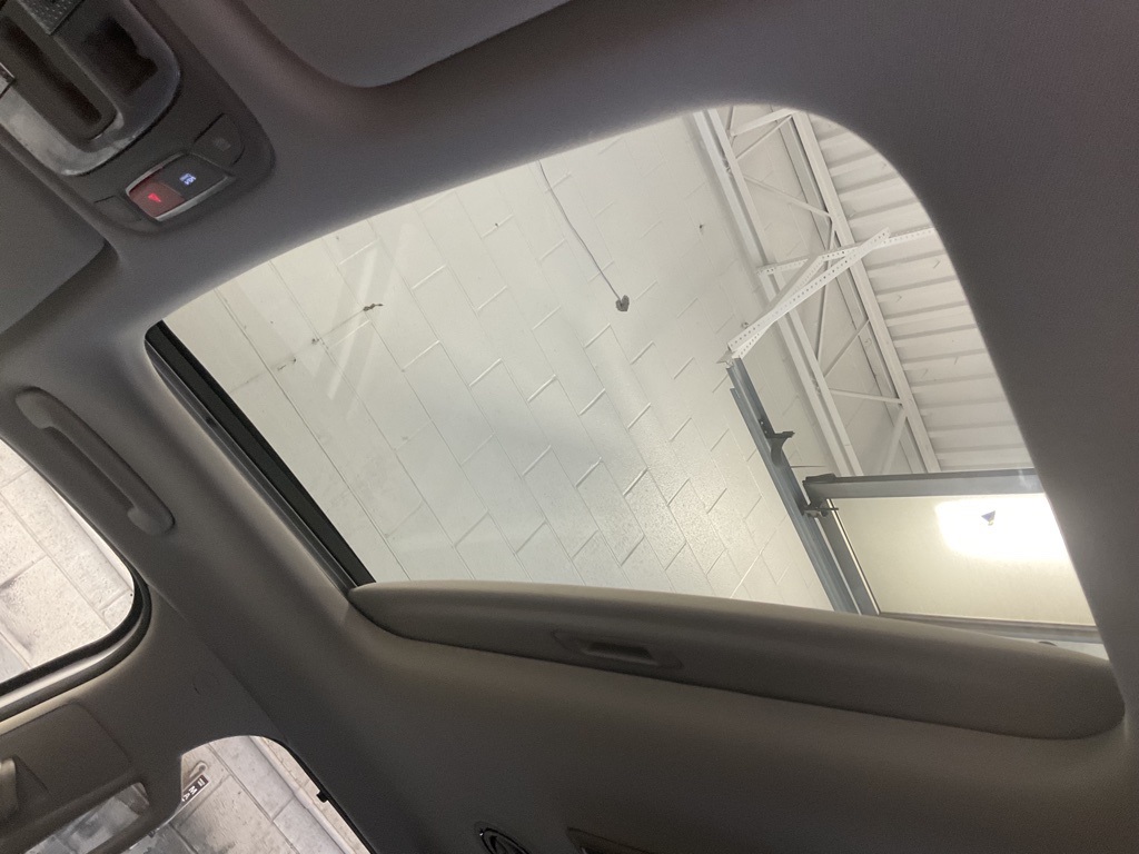 Vehicle image 23 of 34