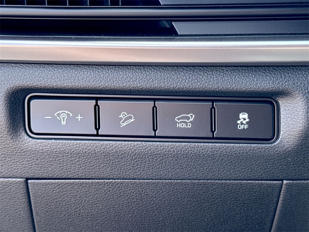 Vehicle image 25 of 31