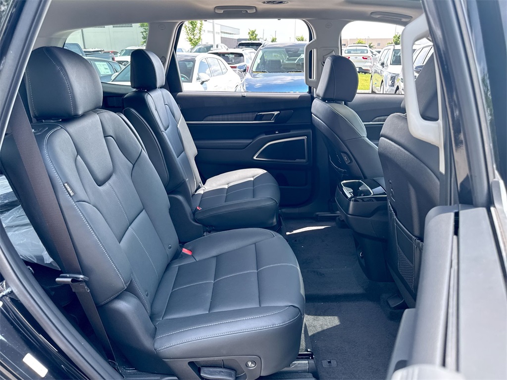 Vehicle image 13 of 31