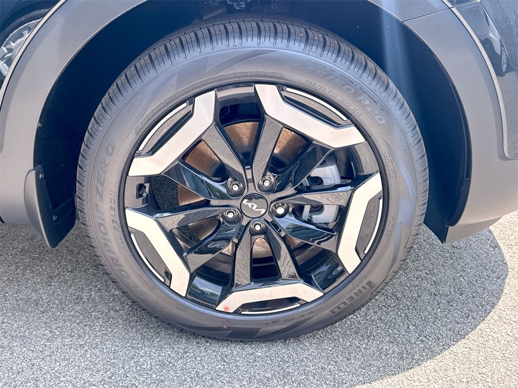 Vehicle image 8 of 31
