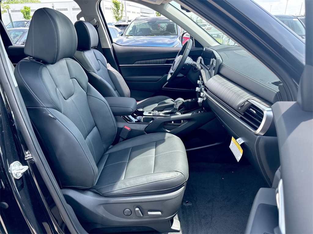 Vehicle image 15 of 31