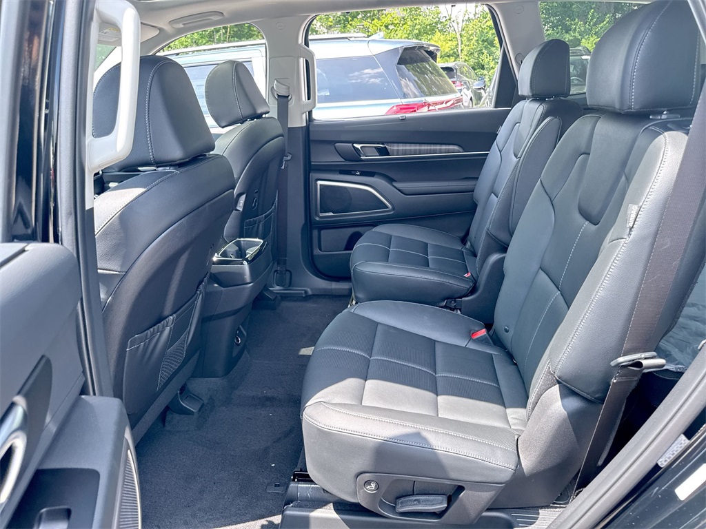 Vehicle image 14 of 31