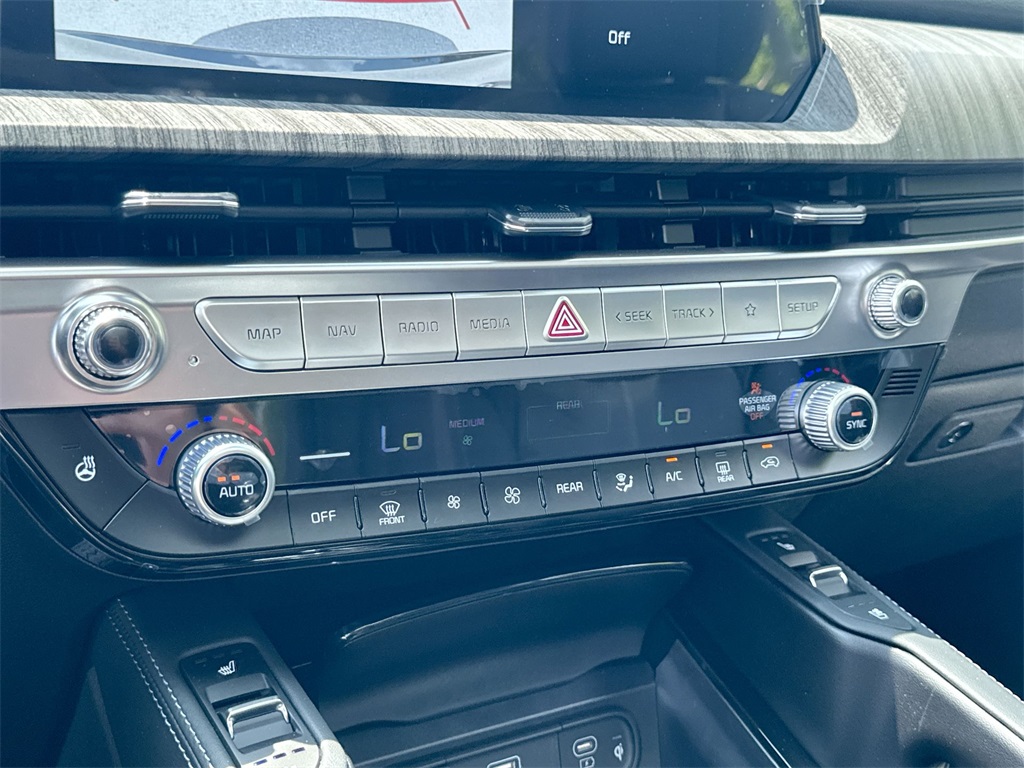 Vehicle image 24 of 31
