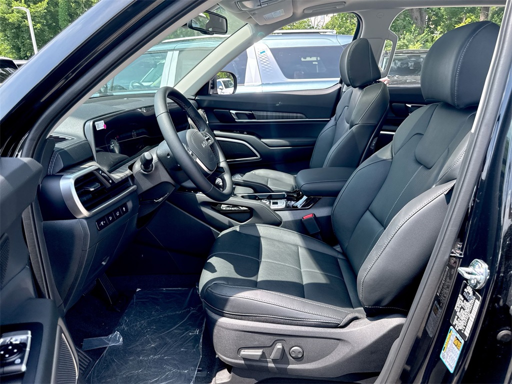 Vehicle image 16 of 31