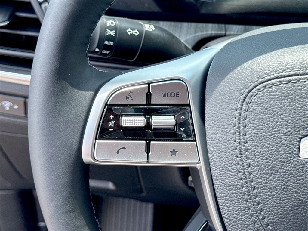 Vehicle image 19 of 31
