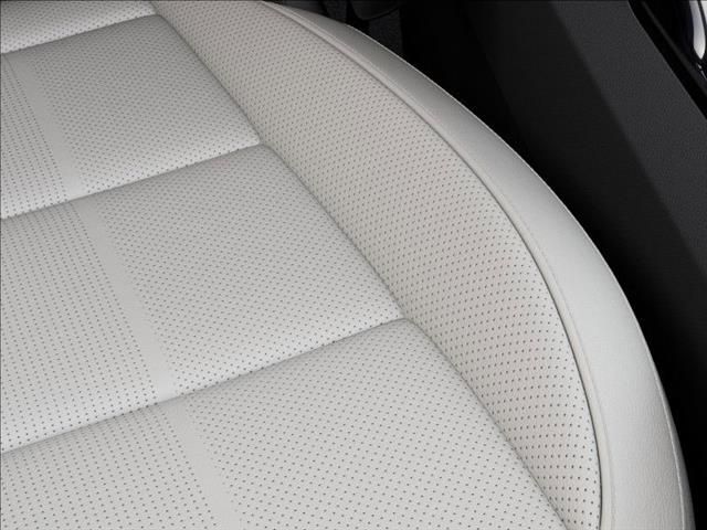 Vehicle image 25 of 28