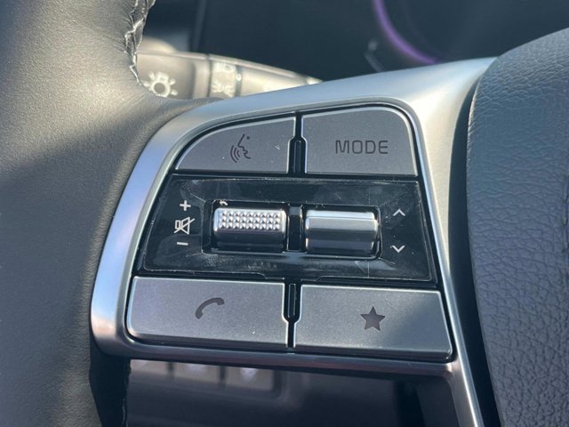 Vehicle image 29 of 37