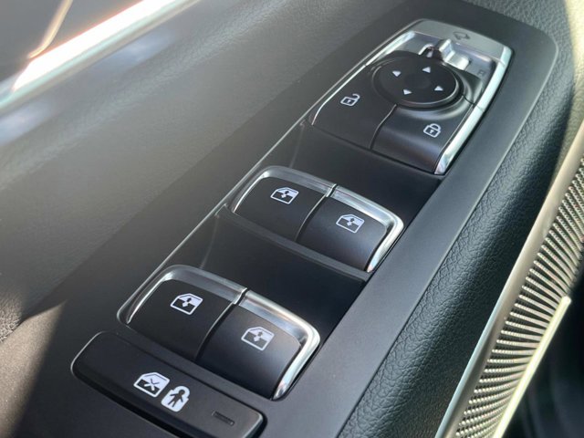 Vehicle image 24 of 37