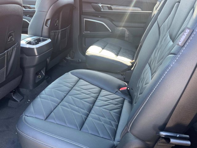 Vehicle image 21 of 37
