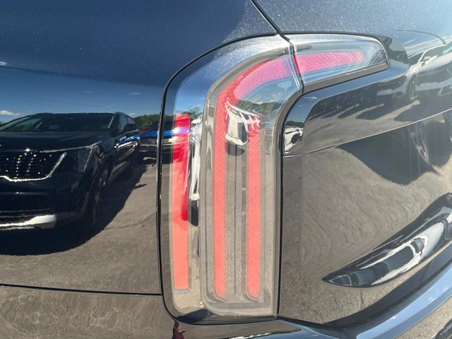 Vehicle image 10 of 37