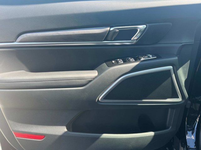 Vehicle image 23 of 37