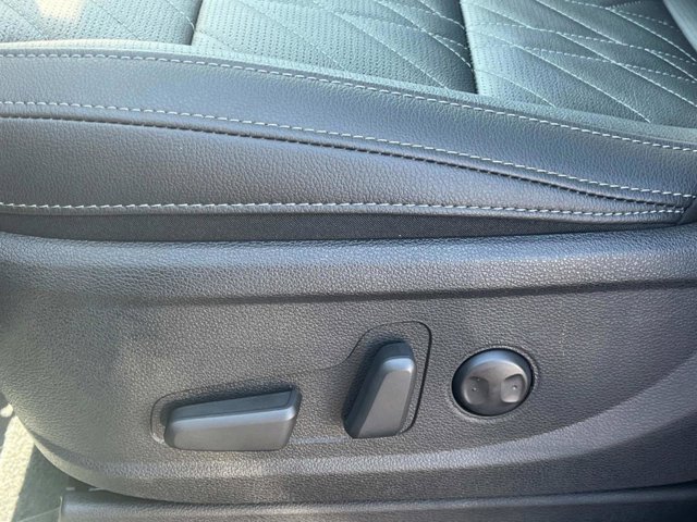 Vehicle image 25 of 37