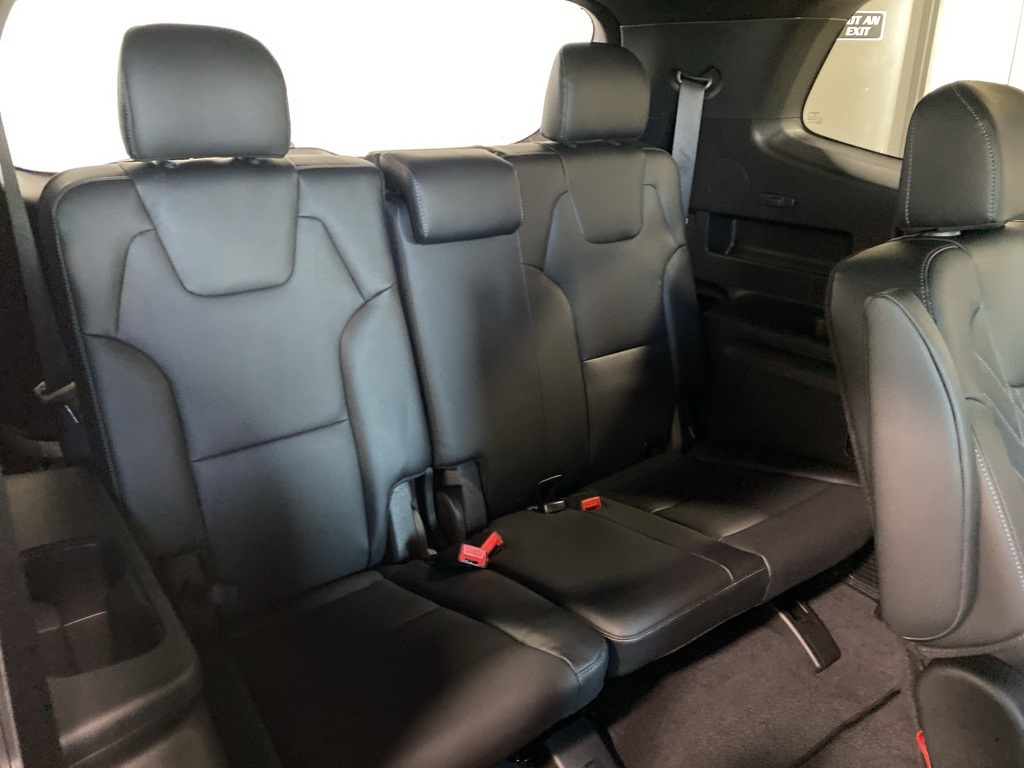 Vehicle image 22 of 32