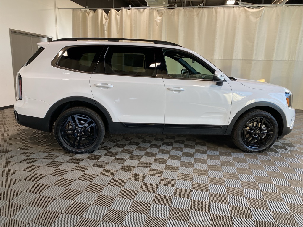 Vehicle image 4 of 32