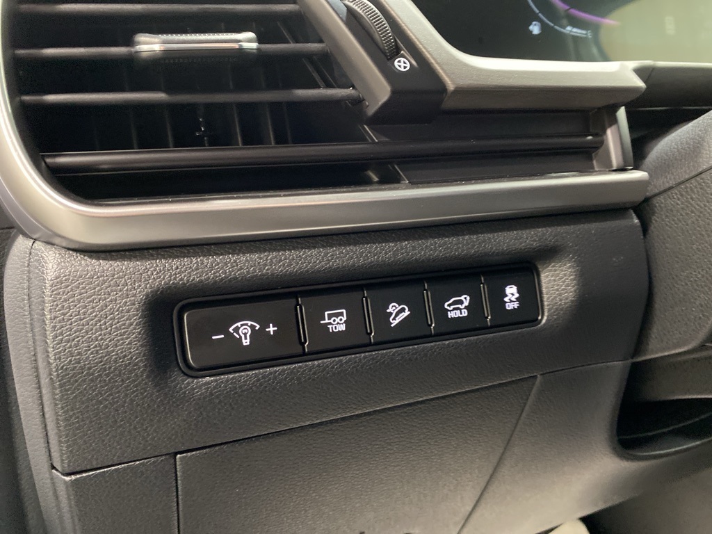 Vehicle image 17 of 32