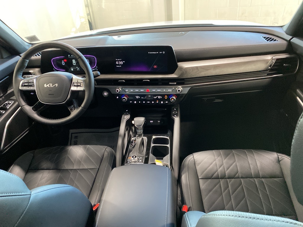 Vehicle image 13 of 32