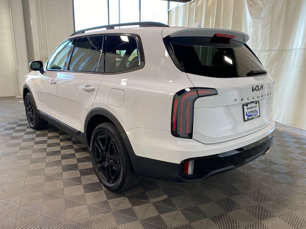 Vehicle image 7 of 32