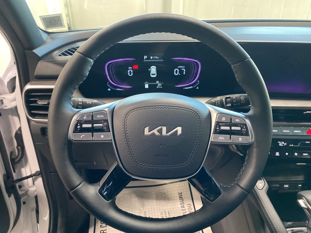 Vehicle image 27 of 32