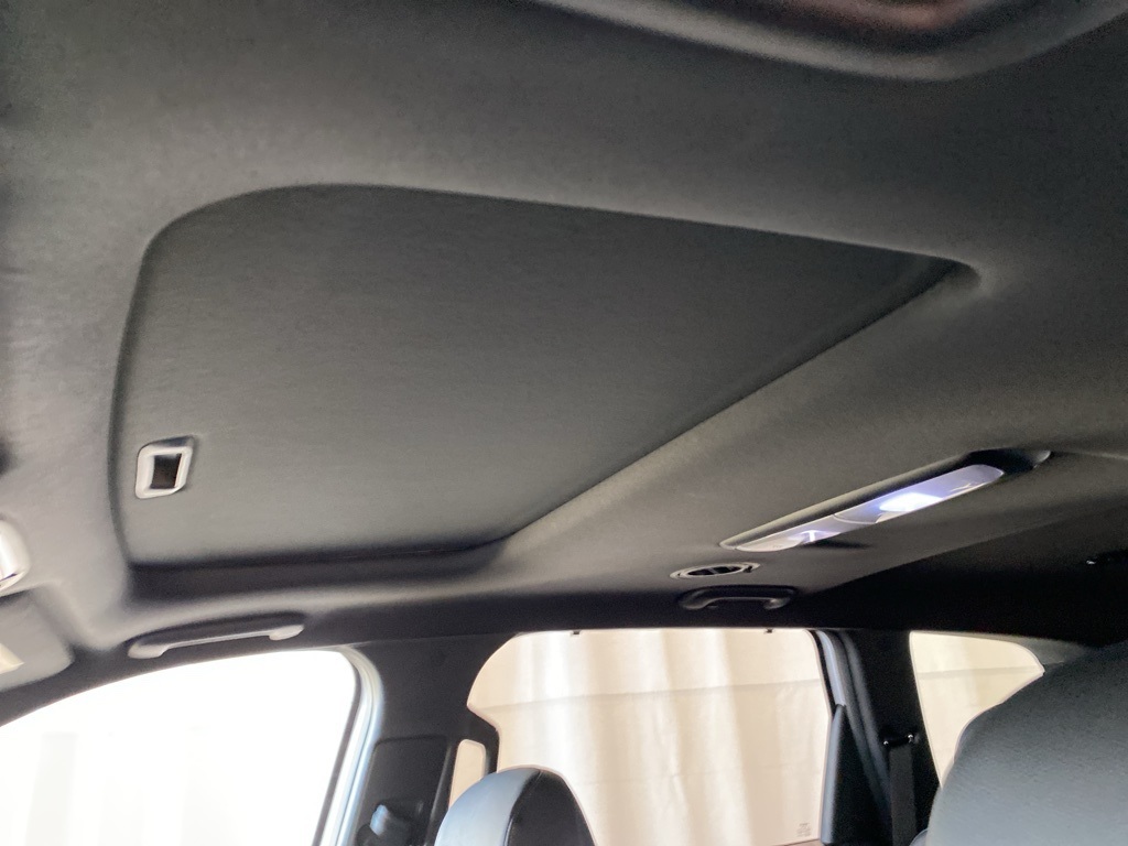 Vehicle image 11 of 32