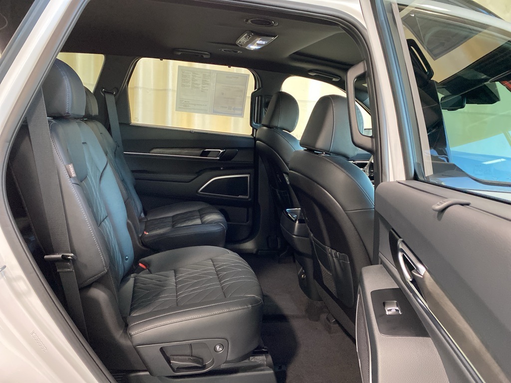 Vehicle image 20 of 32