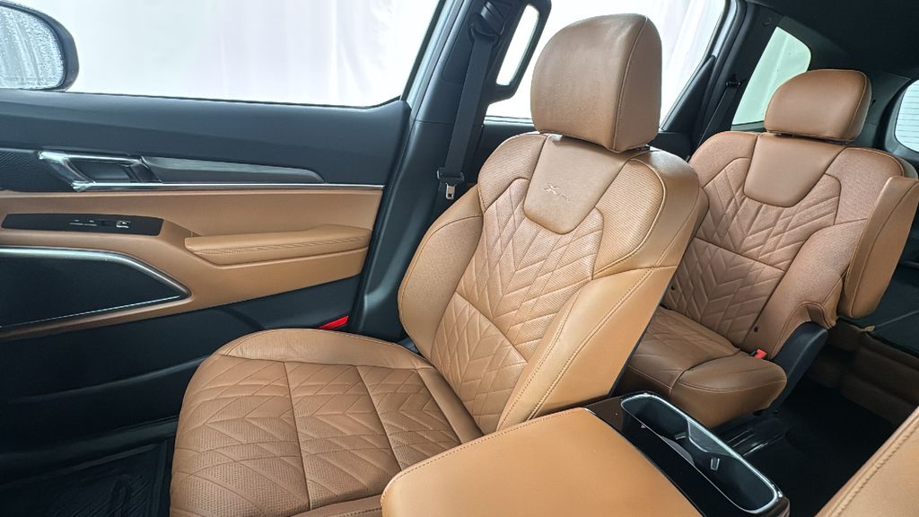 2025 Kia Telluride EX X-Line Image 12 of 40