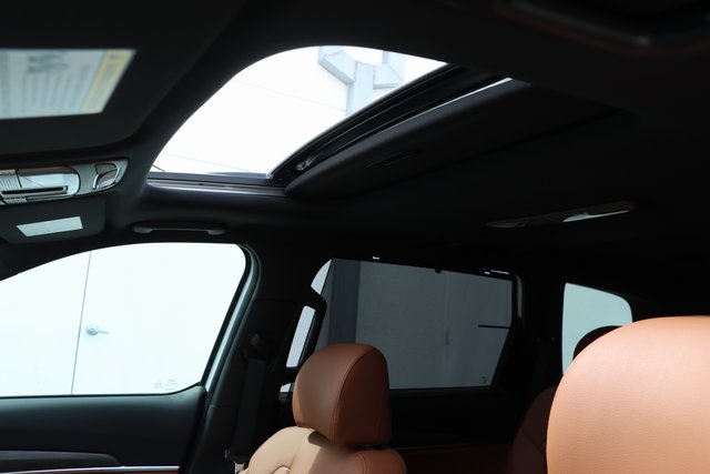 Vehicle image 21 of 22