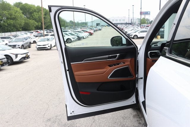 Vehicle image 11 of 22
