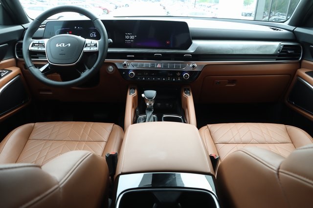 Vehicle image 16 of 22