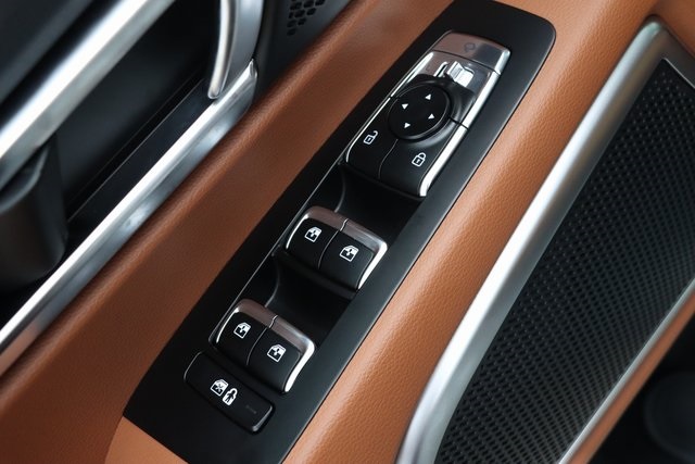 Vehicle image 12 of 22