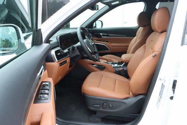 Vehicle image 13 of 22