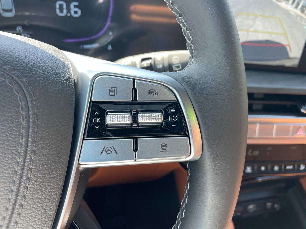 Vehicle image 12 of 13